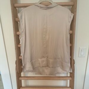 Everlane Sleeveless Satin-Feel Shell Top in Light Beige